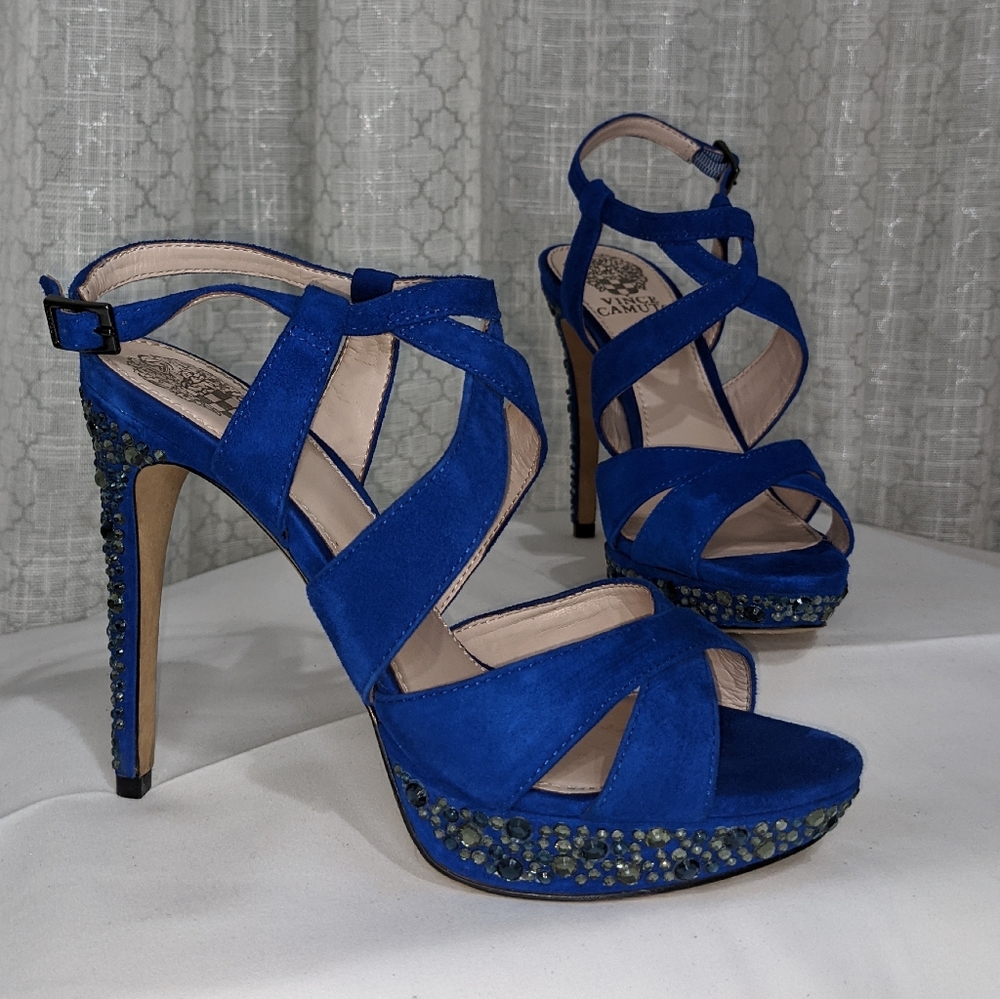 NWB VINCE CAMUTO "JOELLA" Sandal. Suede. Size 6M.